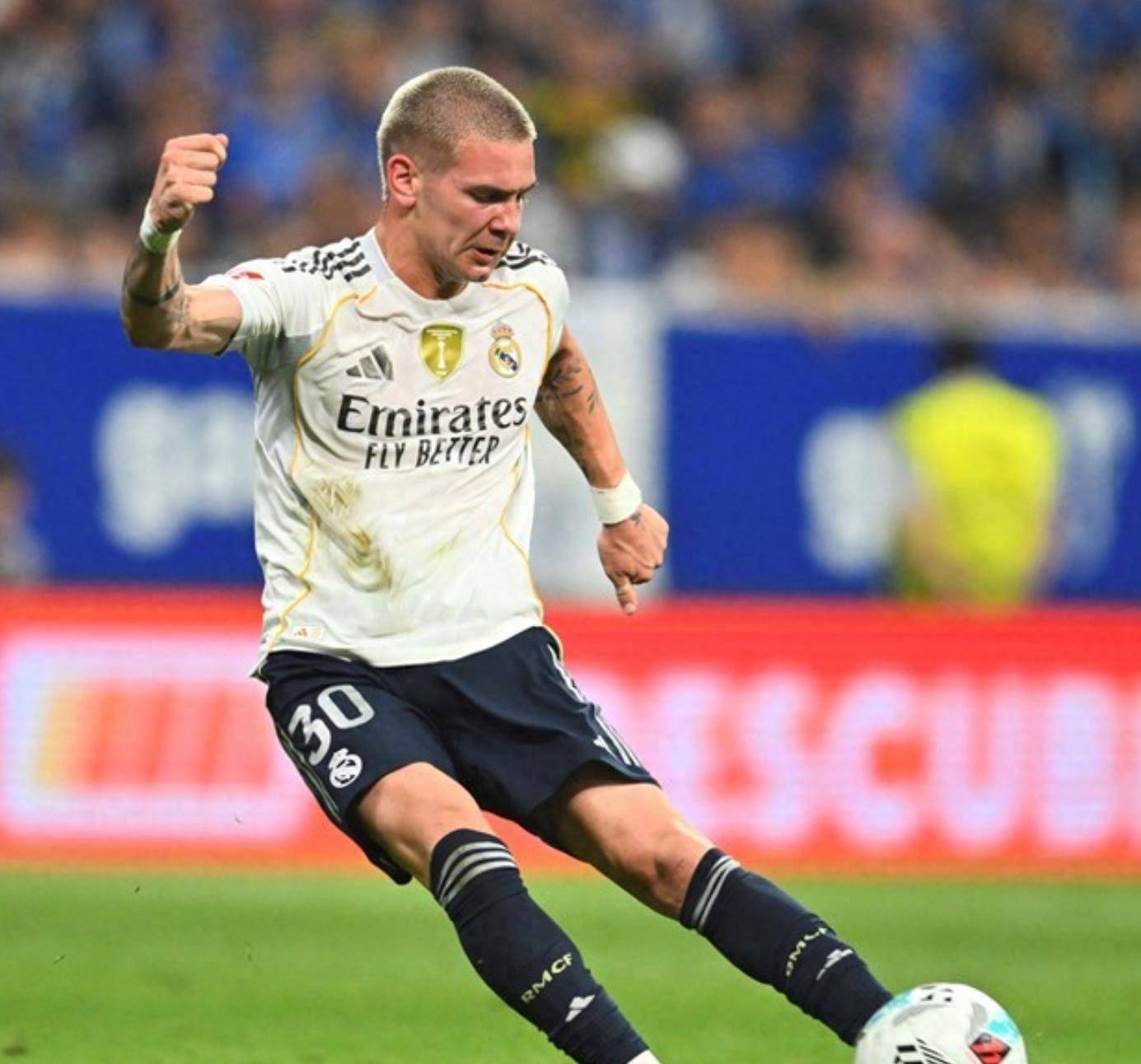 里程碑夜！尼斯复出首秀，西甲今夜刷纪录，目标明确，控场能力受关注(站在烈士纪念碑前)