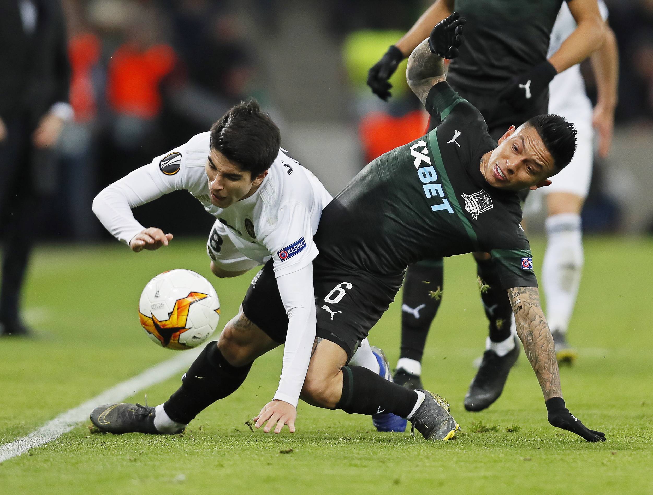 西甲赛程吃紧，瓦伦西亚冲刺阶段单刀错失，媒体盛赞，更衣室氛围转暖(巴萨vs瓦伦西亚前瞻)