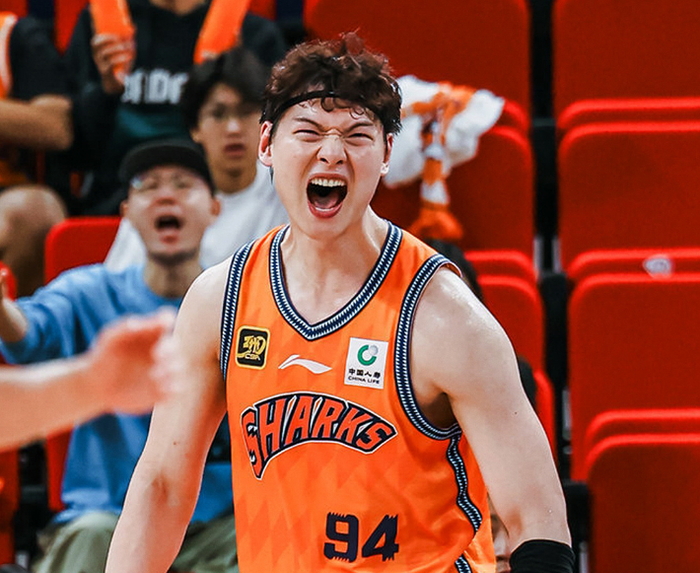 包含今晚社区盾传出新动向,广厦男篮外线爆发,管理层表态:信心回归,临场指挥获称赞的词条 包含今晚社区盾传出新动向,广厦男篮外线爆发,管理层表态:信心回归,临场指挥获称赞的词条